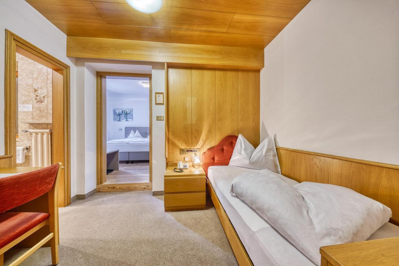 Hotel Stefanie Тироло Екстериор снимка