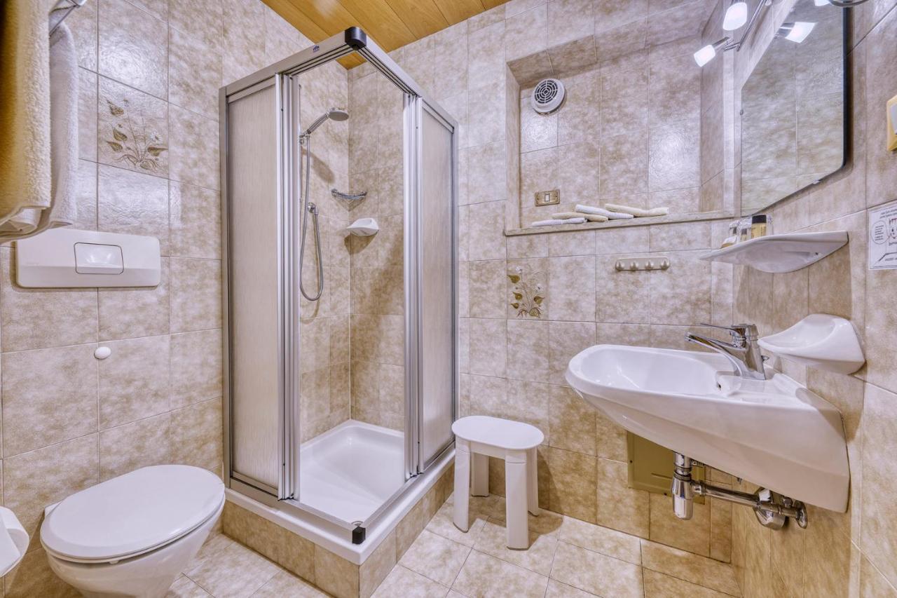 Hotel Stefanie Тироло Екстериор снимка